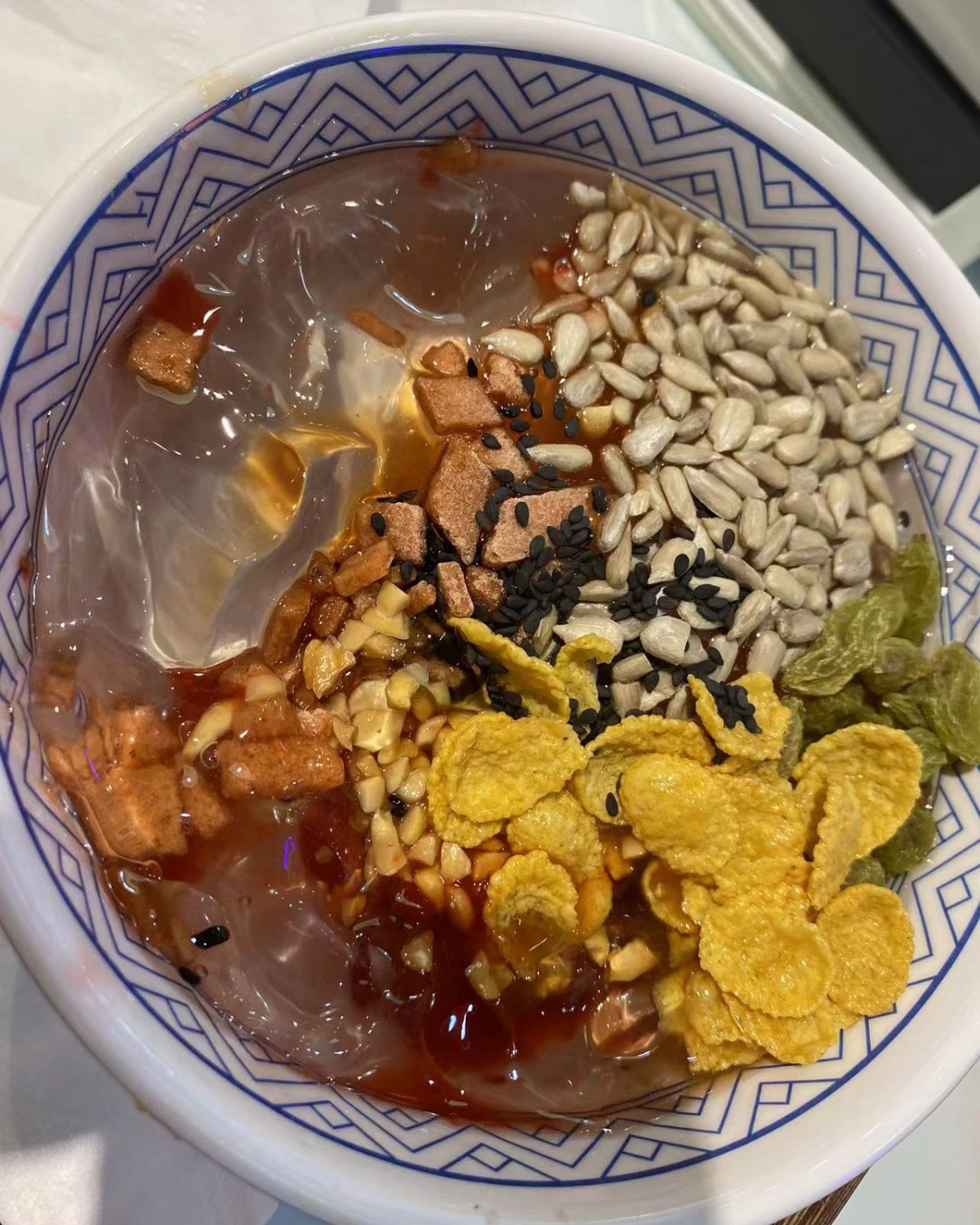 乘着这个天气还能来一碗甜甜冰粉~ 冰冰凉凉，心情美好-