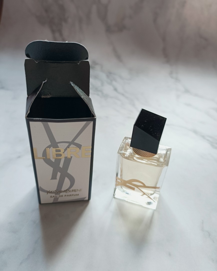 今天终于收到ysl Q香补货的信息了，很早之前买的丝芙兰盒子