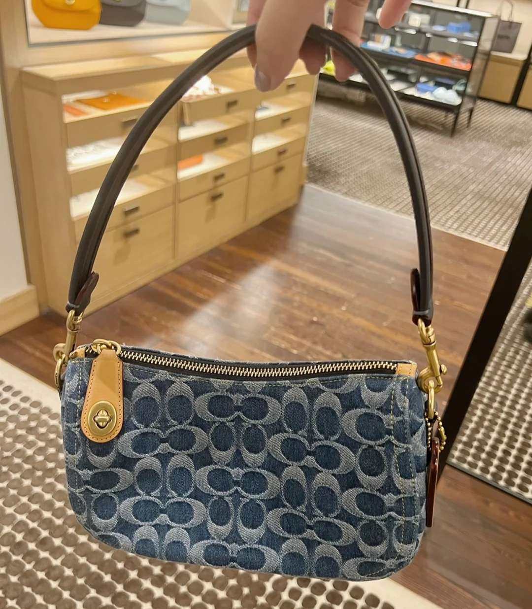 🌻剁手商品:Coach Swinger 23香布蕾丹宁牛仔
