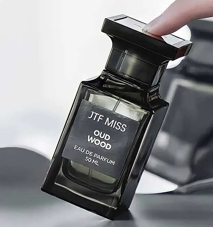 tom ford的香水大家一定比较熟悉吧，这个品牌的香水和口
