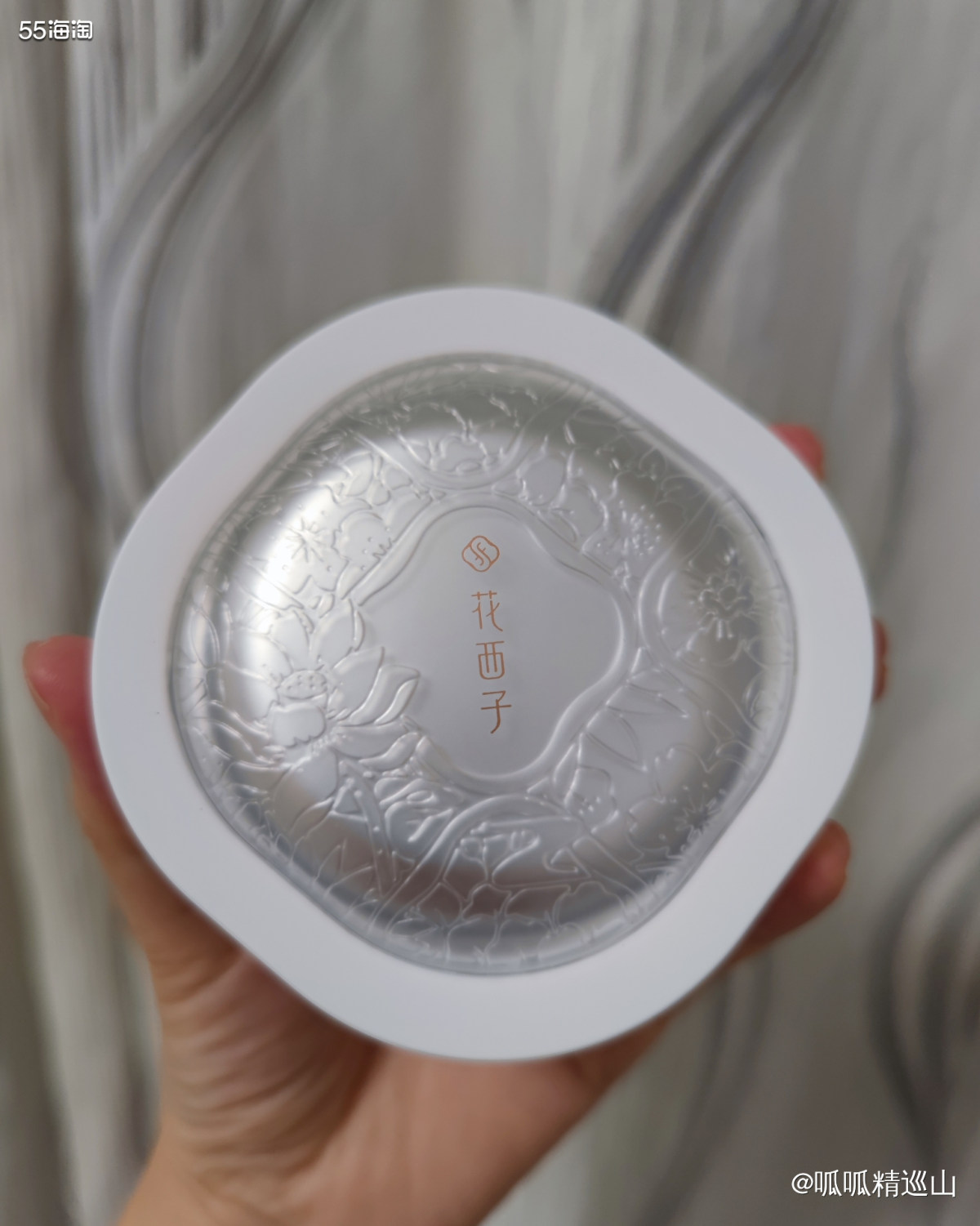 🔶这款花西子蜜粉是新品，前段时间在一哥直播间被安利的。当时