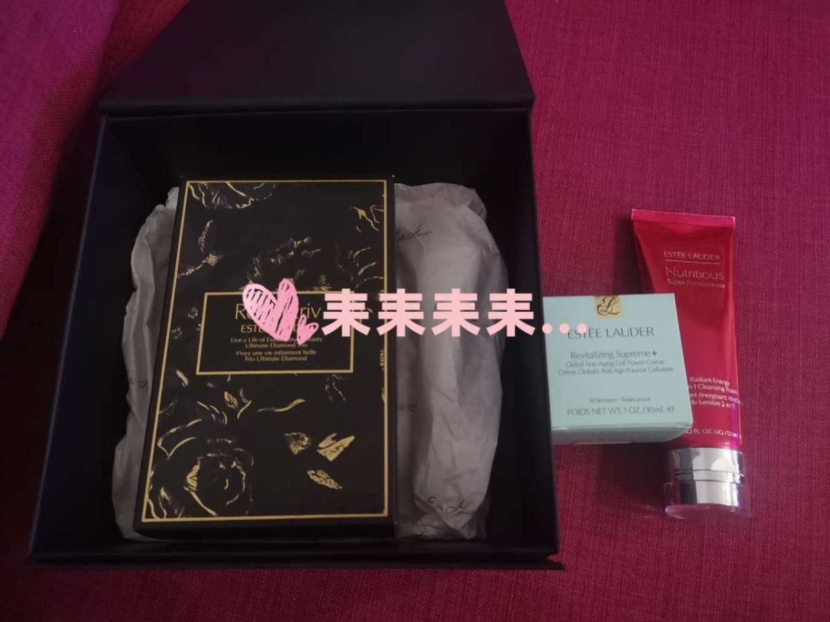 购买网站:雅诗兰黛官网 包裹明细:白金三件套+红石榴洁面+智