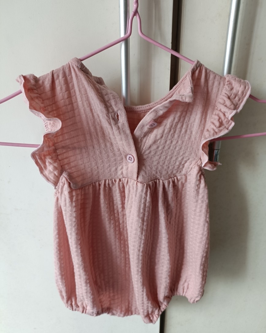 很多童装品牌店都是代工厂做的，买宝宝衣服我个人很喜欢在168