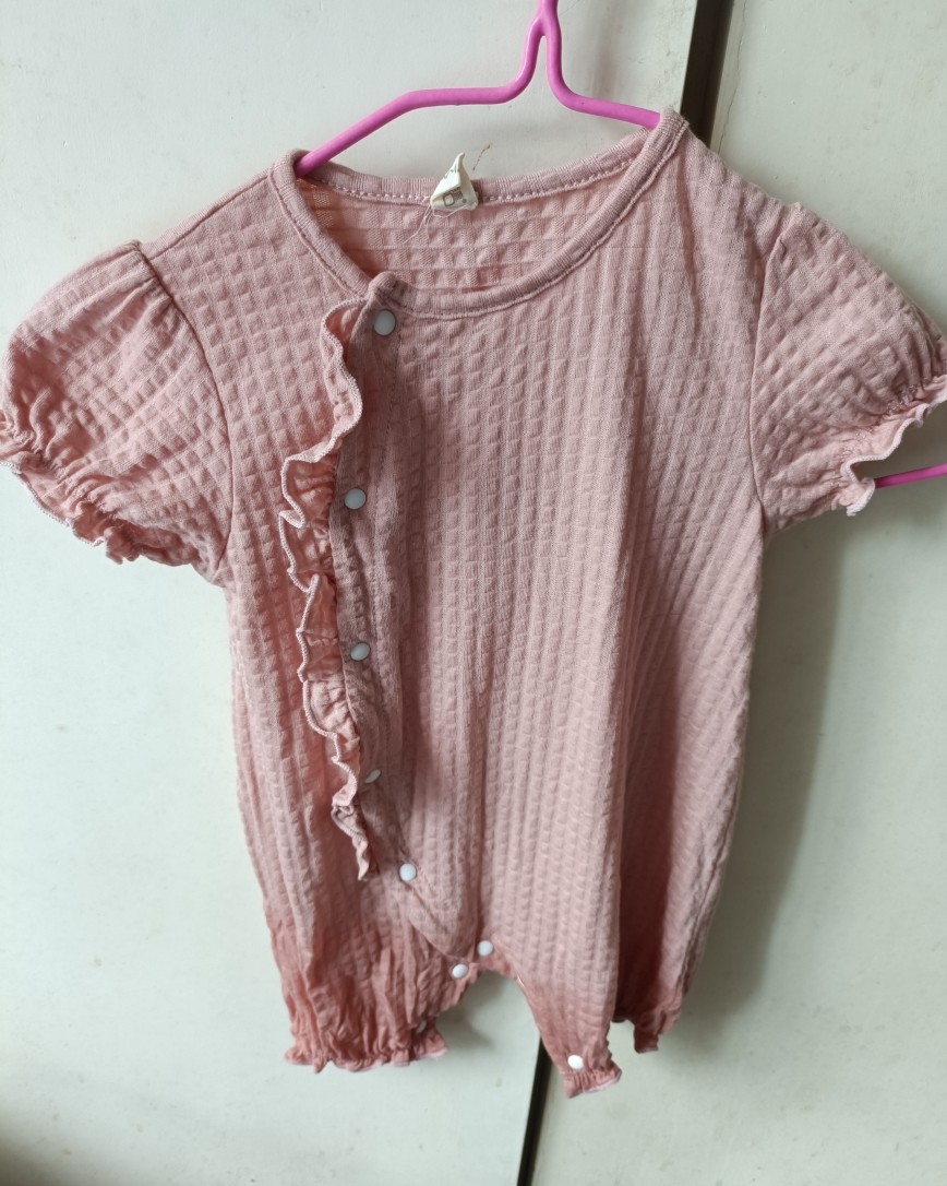 很多童装品牌店都是代工厂做的，买宝宝衣服我个人很喜欢在168