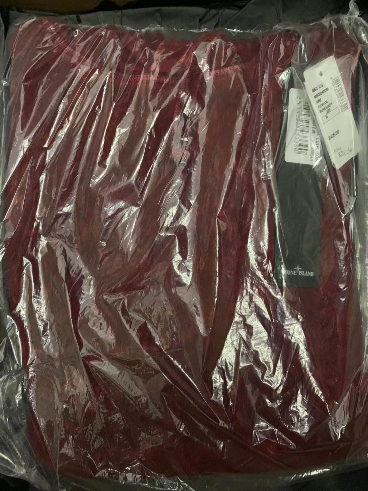 对这件卫衣种草的时候正值降温时节，我觉得我这个小身板分分钟都