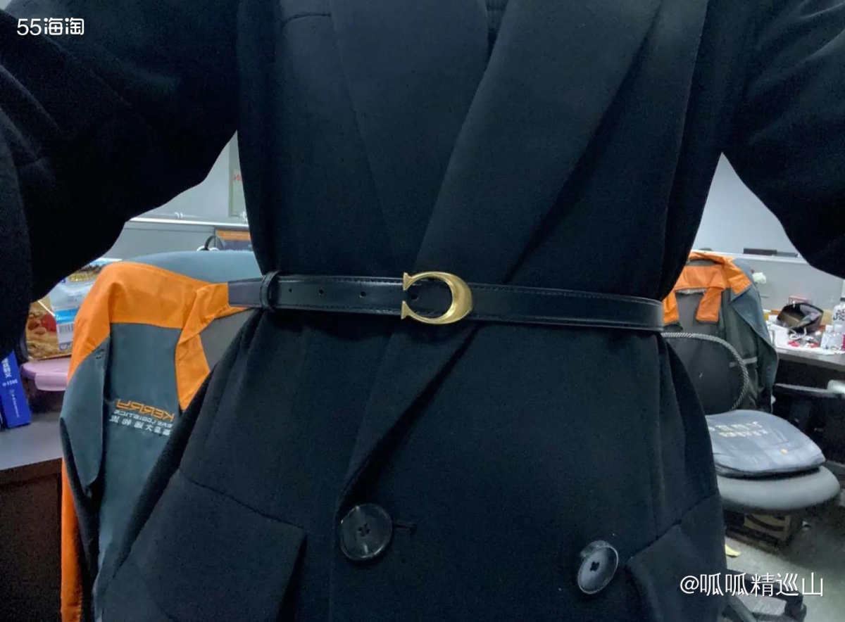 之前在蔻驰奥莱一口气囤了蛮多皮带，其中C扣确实经典又好看，2