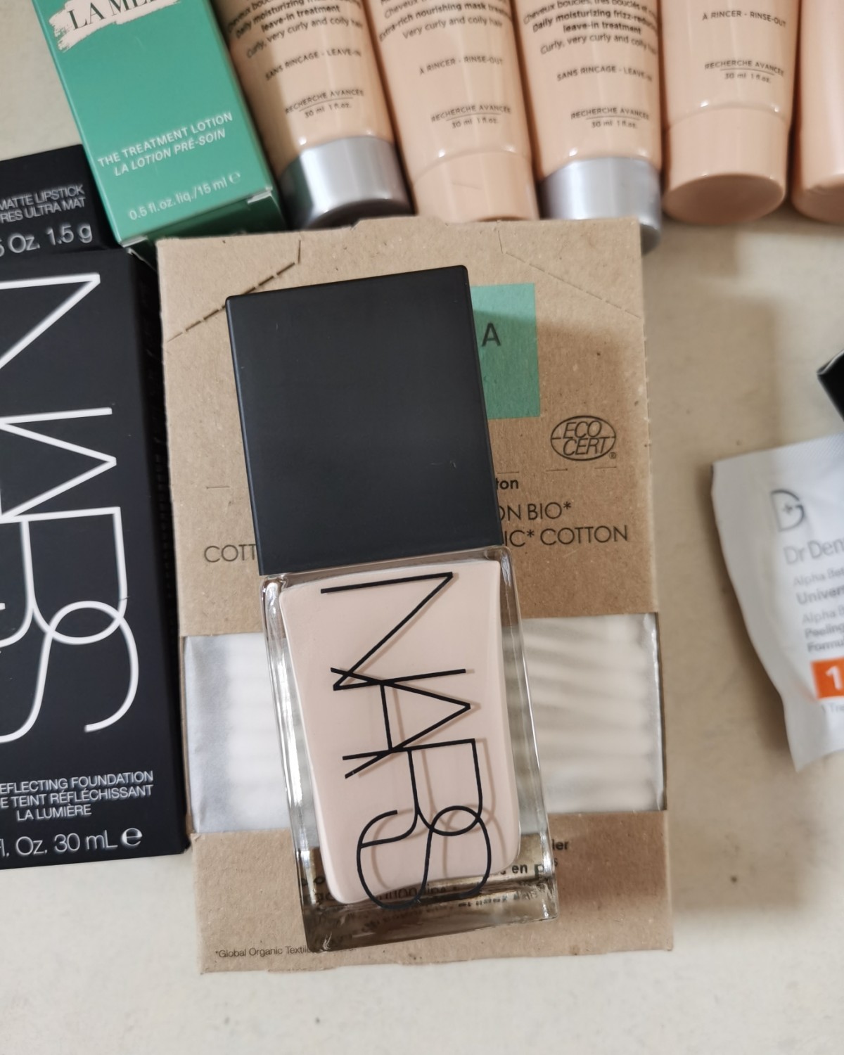 ✅一直想试试看NARS的超方瓶L0色号，但是这个真的是，可遇