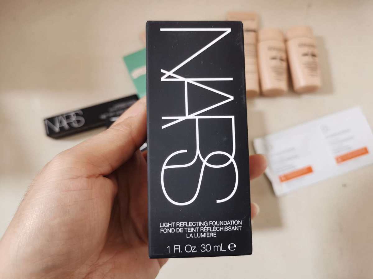 ✅一直想试试看NARS的超方瓶L0色号，但是这个真的是，可遇