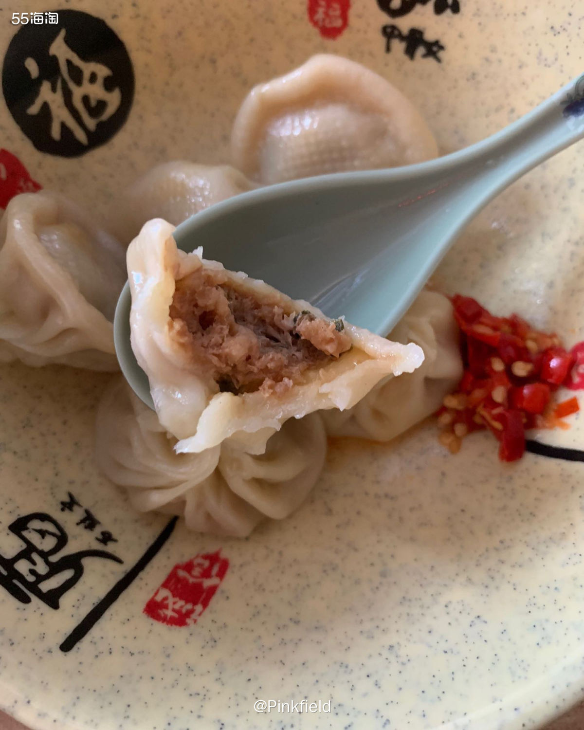 🥟早上是在公司附近的早餐铺解决的，据说它家的煎饺特别好吃，