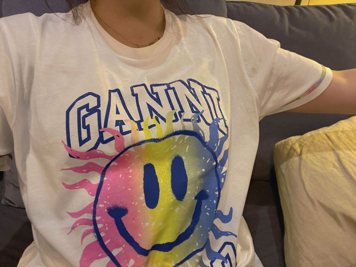 入库到手一个月. 我就买了一单衣服选择的单箱转运. 处理比之