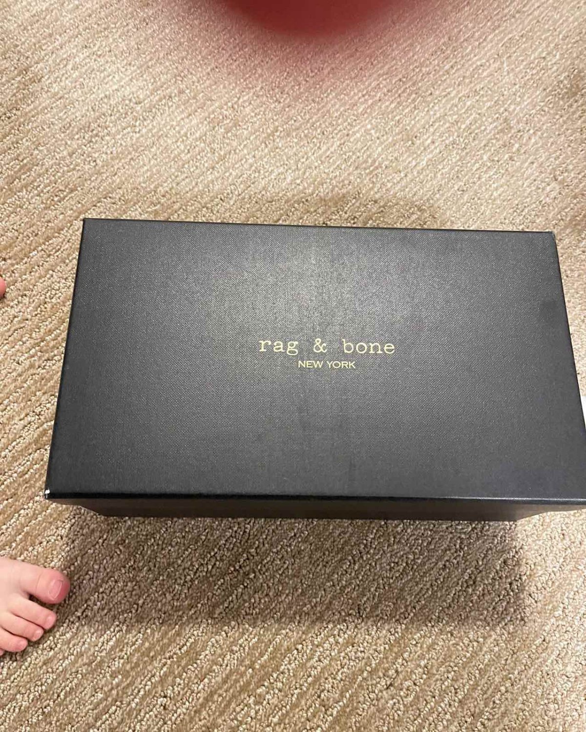 没买到BIRKENSTOCK的勃肯鞋。就买了Rag&bone