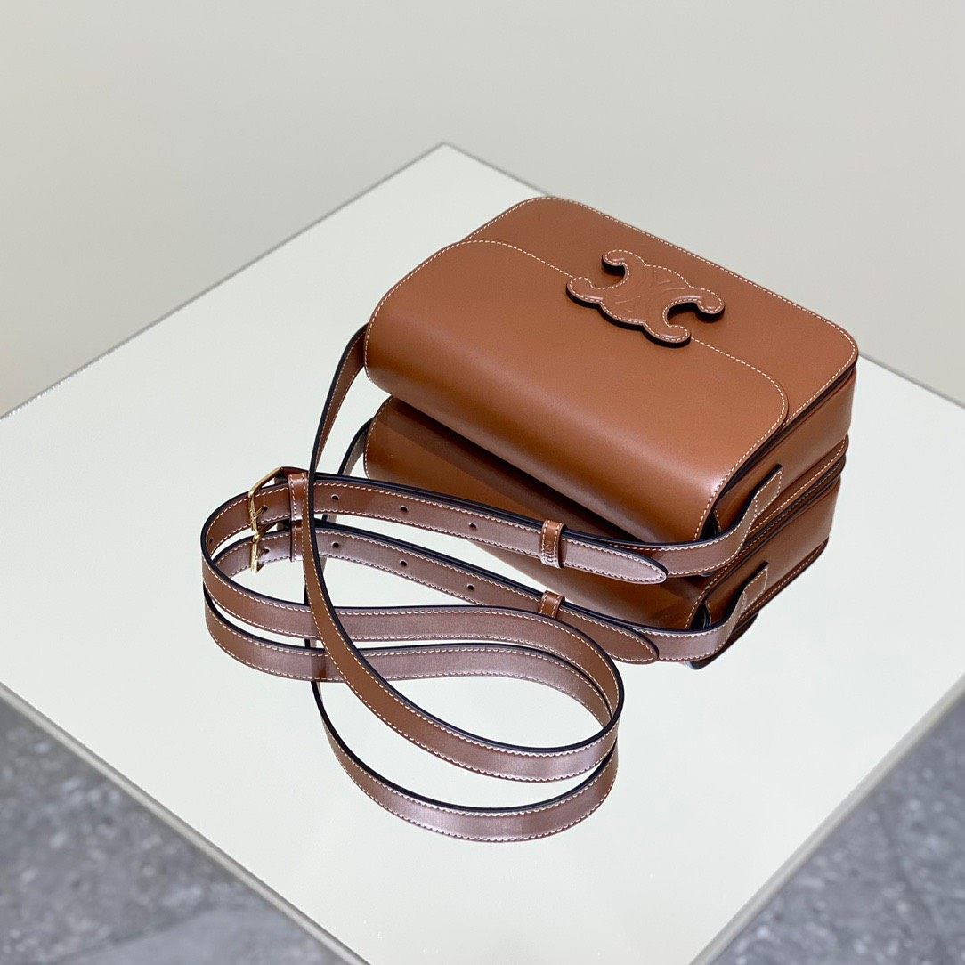 Celine新一季的浮雕新款box，有没有刻在你的心上❓So