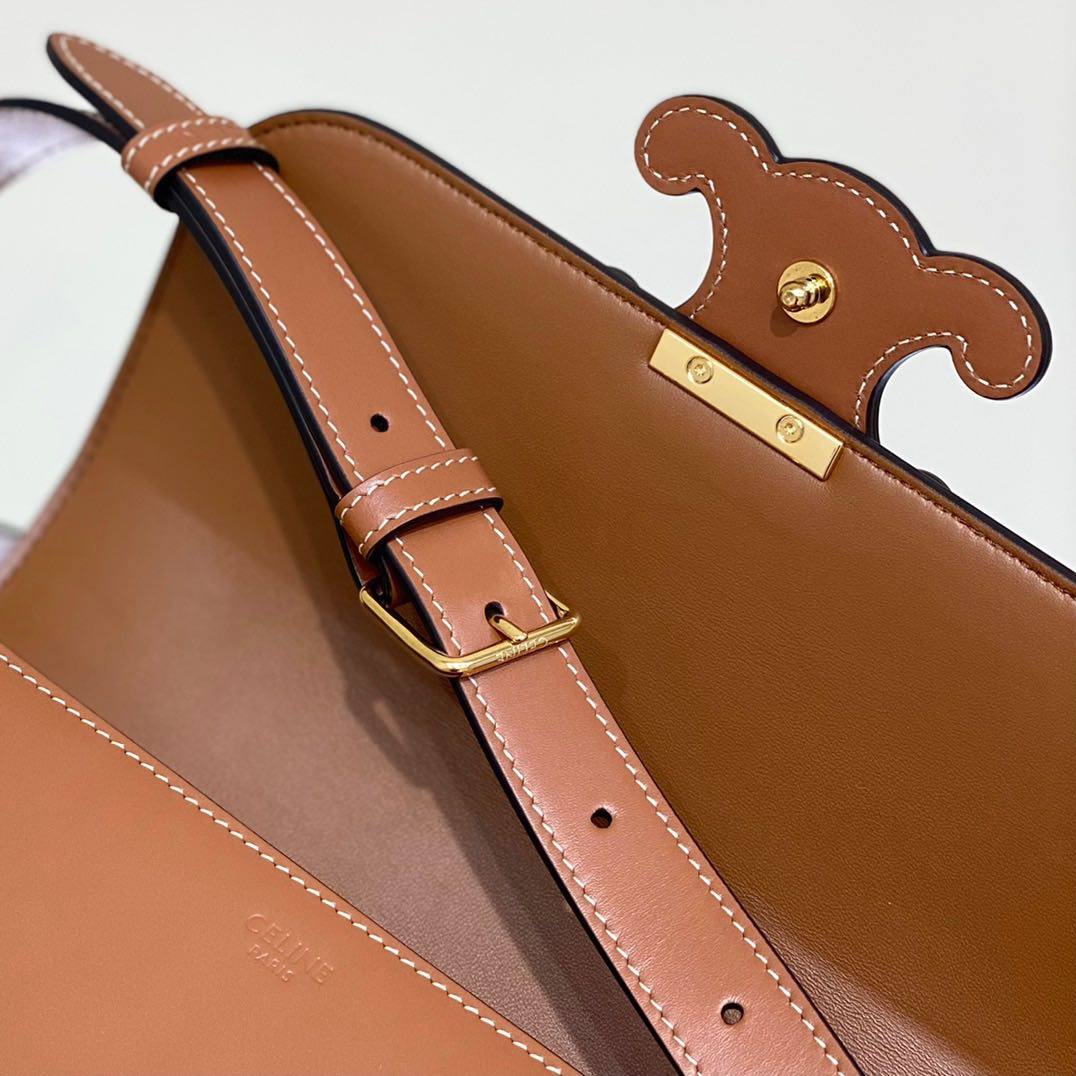 Celine新一季的浮雕新款box，有没有刻在你的心上❓So