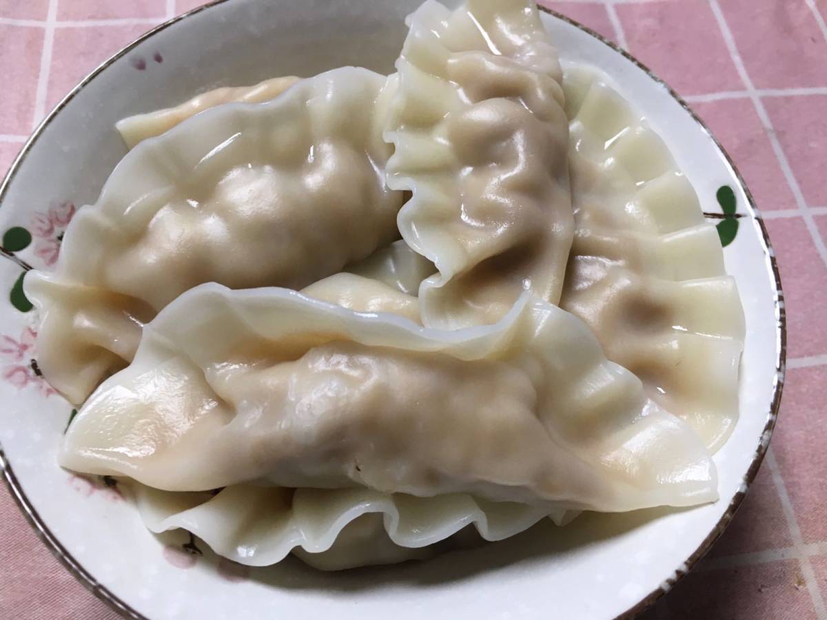 我个人是非常喜欢爱吃饺子的，但是不喜欢吃超市那种速冻饺子，特