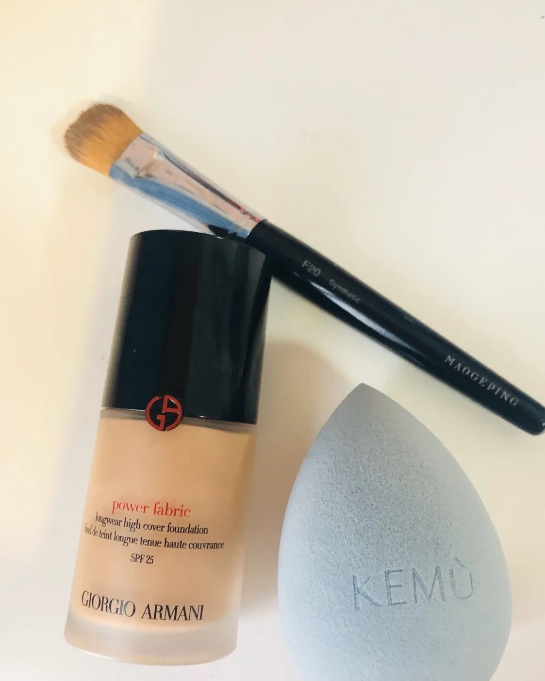 之前一直没有找到合适的粉底液，试用过兰蔻的小样，也用过江原道