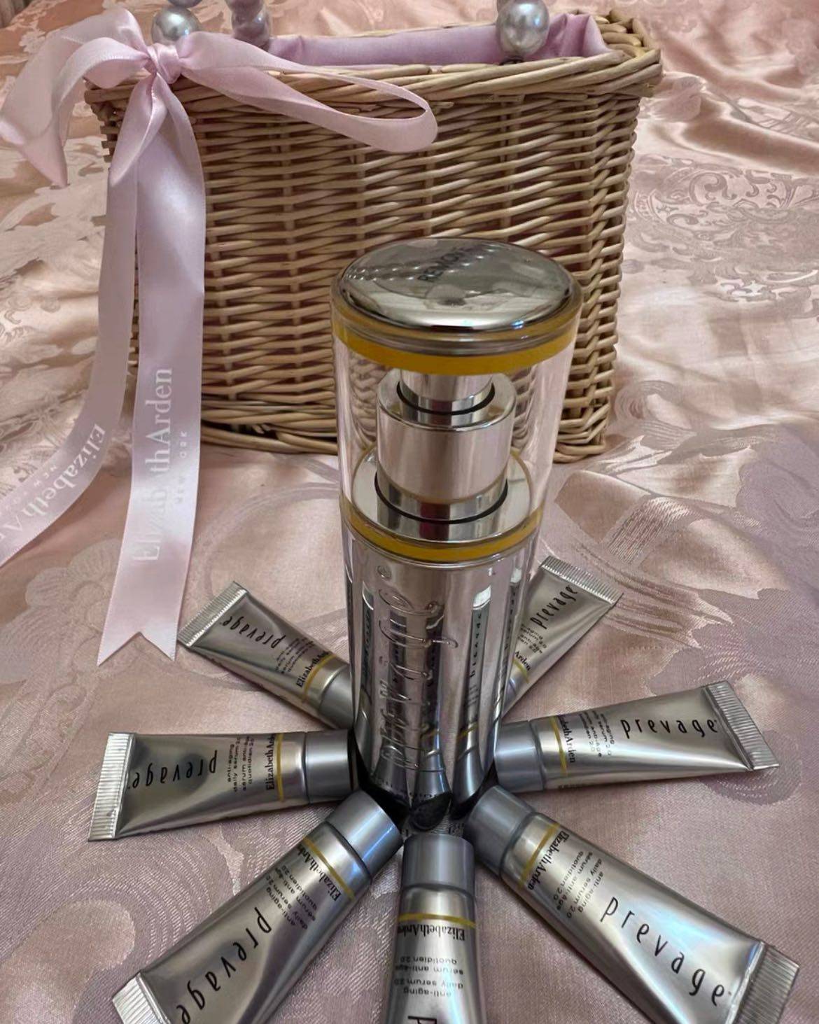 ⭕️熬夜党必须认识雅顿橘灿，这款主打艾地苯，可以更好的透皮吸