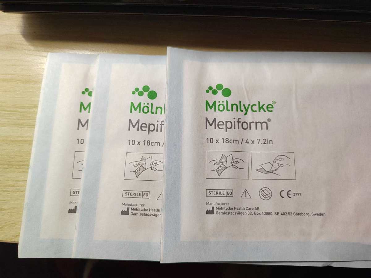 美亚购入美皮护，10x18cm。做手术，用了两片，剩三片，可