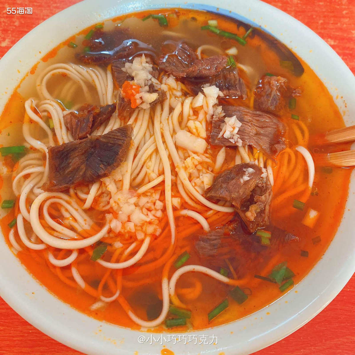 最近天天站岗，站完岗就出去慢悠悠吃早餐啦  每天都去附近觅食