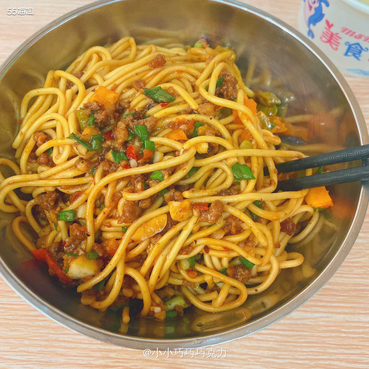 最近天天站岗，站完岗就出去慢悠悠吃早餐啦  每天都去附近觅食
