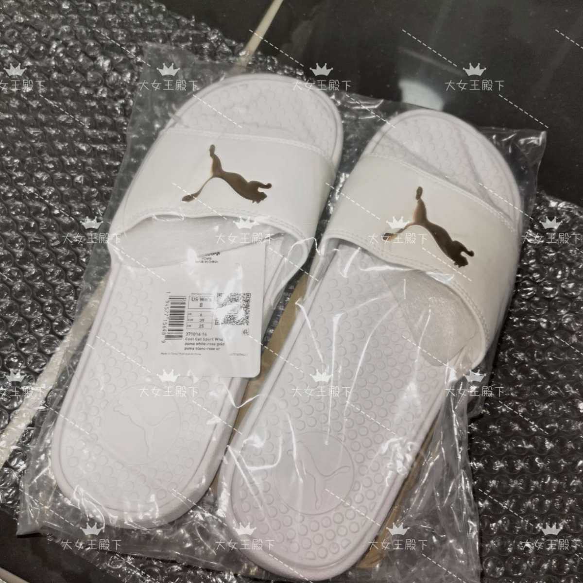 puma这双拖鞋，看起来有点像洗澡的 不过挺舒服的，鞋底挺软