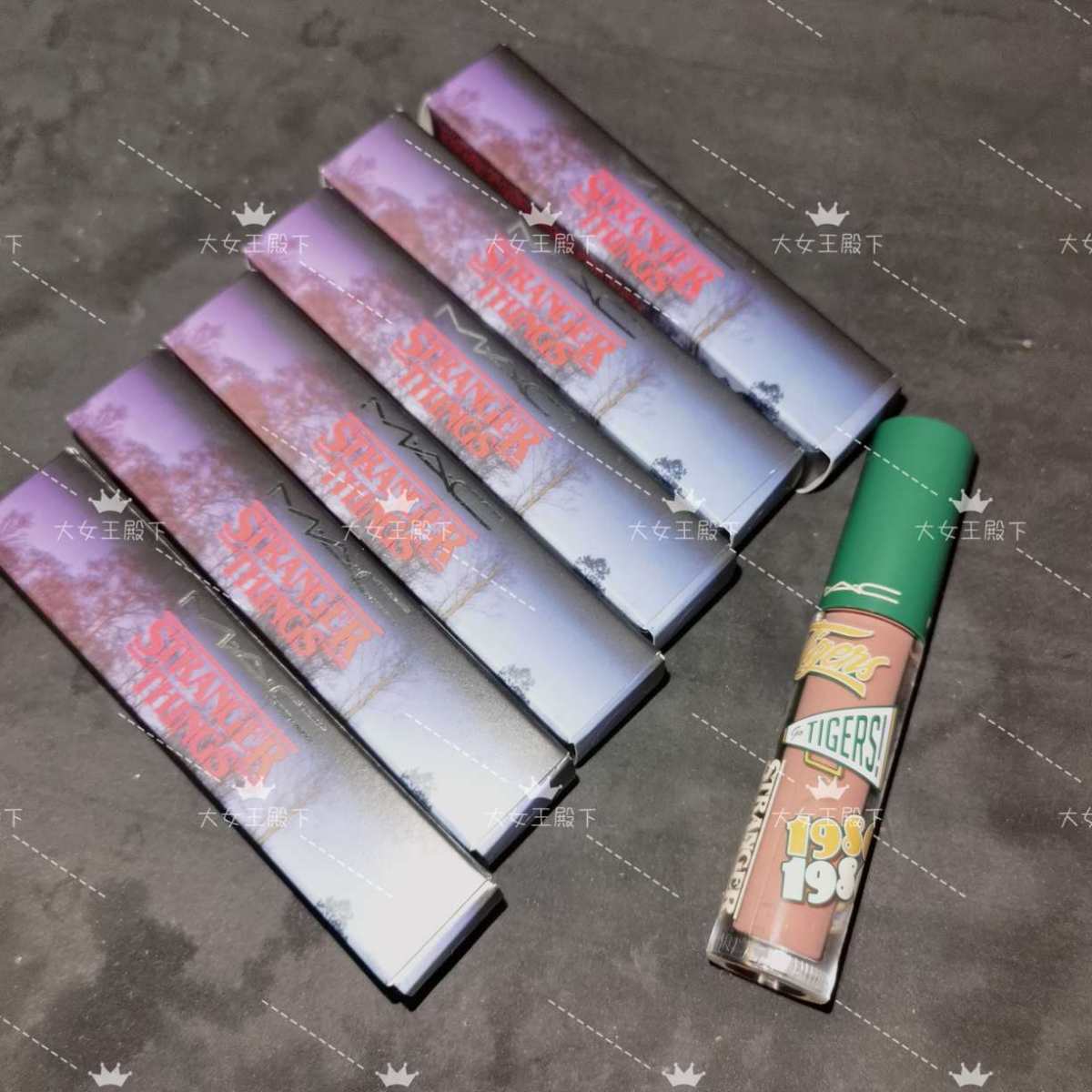 今天开箱的是mac唇釉整单和丝芙兰买的纪梵希口红礼盒2套 m