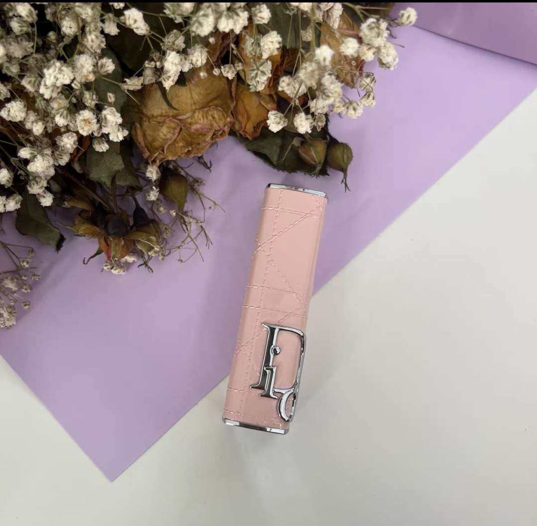 ✅买过无数个手机壳，这是第一次买口红壳，Dior真的是比较厉