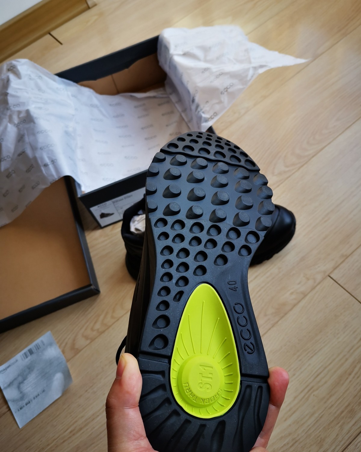 购买理由： 去年崴脚后对鞋的要求有所增加，对比各牌子，还是觉