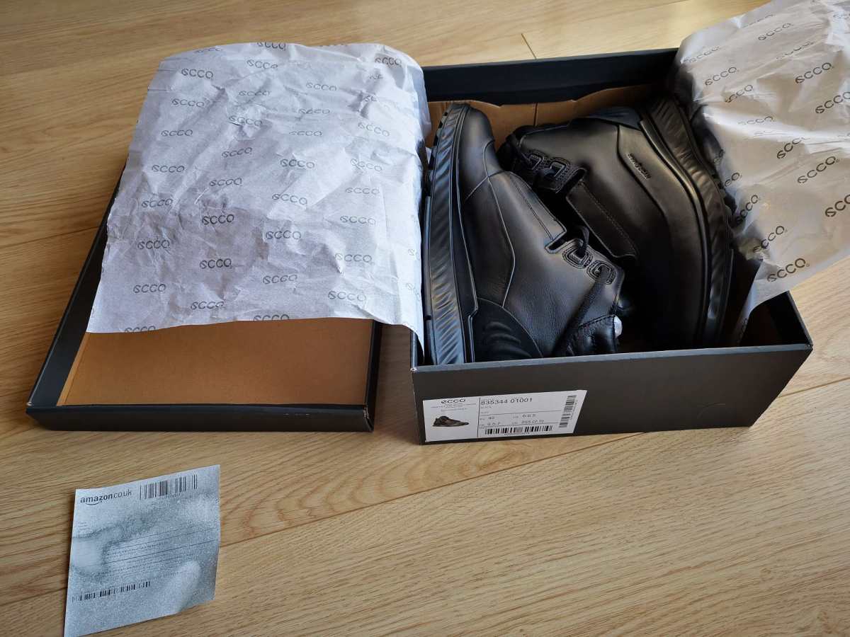 购买理由： 去年崴脚后对鞋的要求有所增加，对比各牌子，还是觉