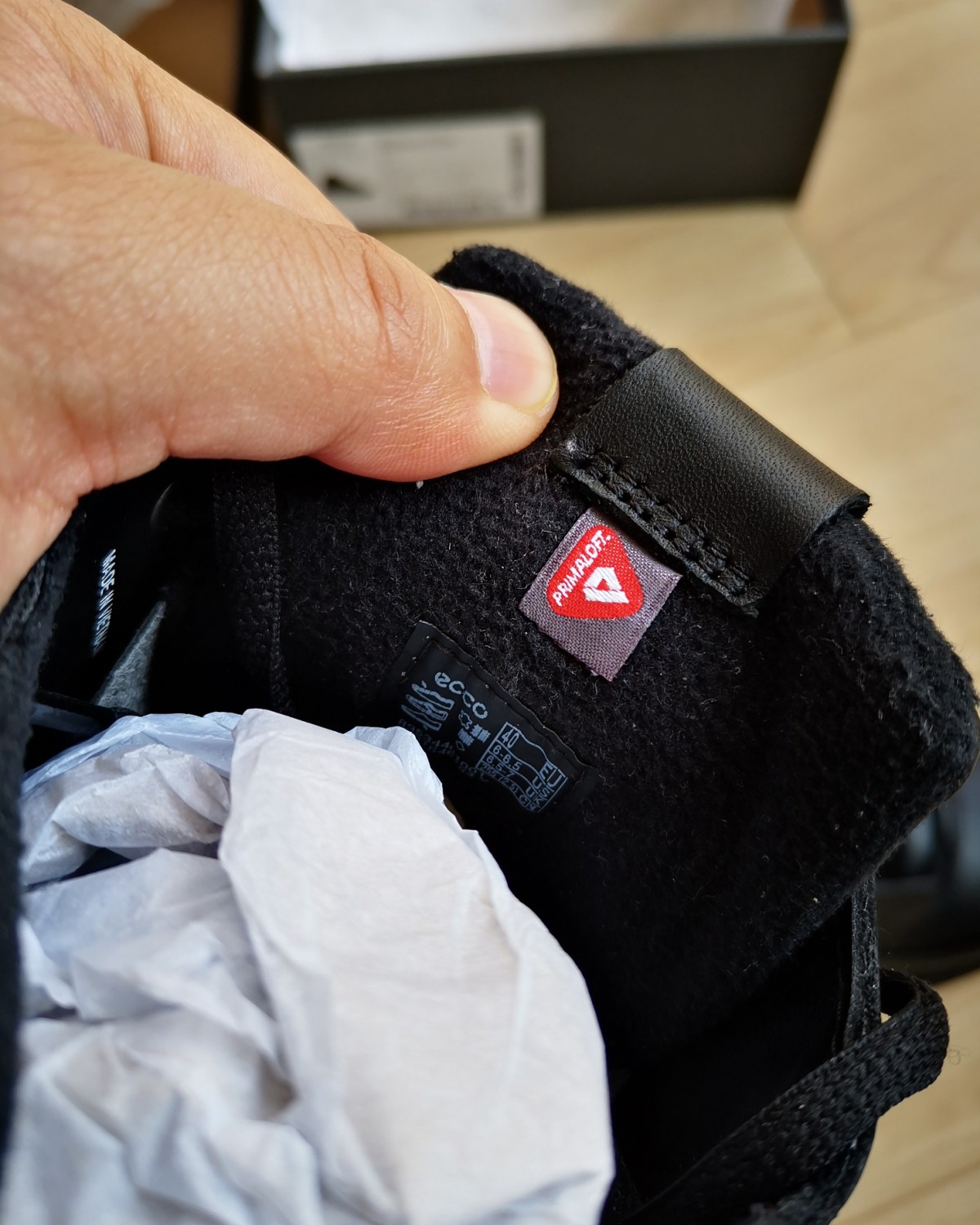 购买理由： 去年崴脚后对鞋的要求有所增加，对比各牌子，还是觉