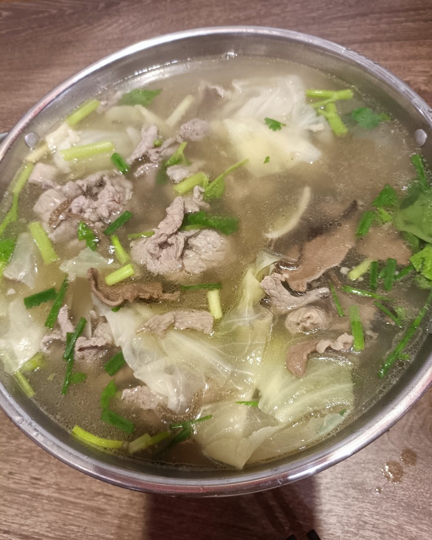 最近快搬家了，于是我跟我老公中午去附近的商场吃饭，我是直接抖