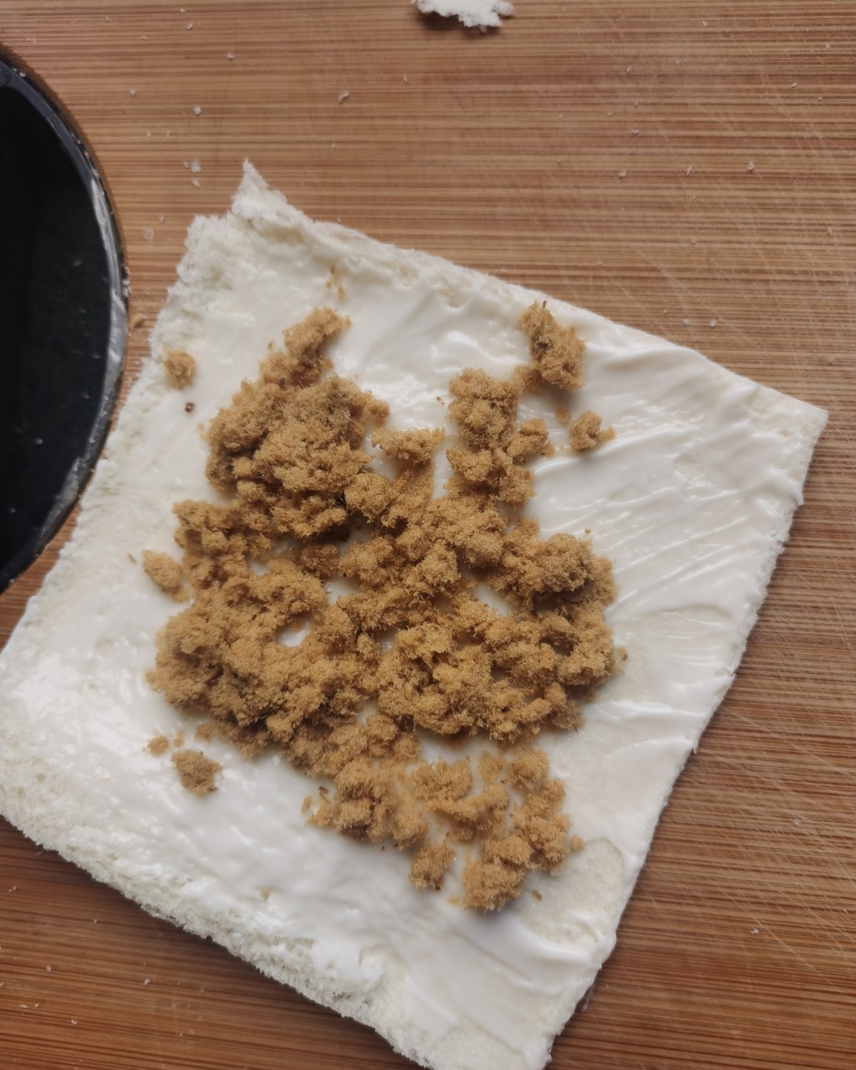 ✅今天心血来潮想给小朋友弄肉松芝士吐司卷吃，之前都是用空气炸