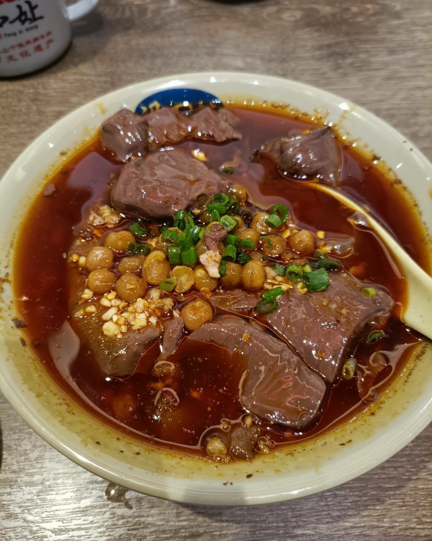 最近快搬家了，于是我跟我老公中午去附近的商场吃饭，我是直接抖