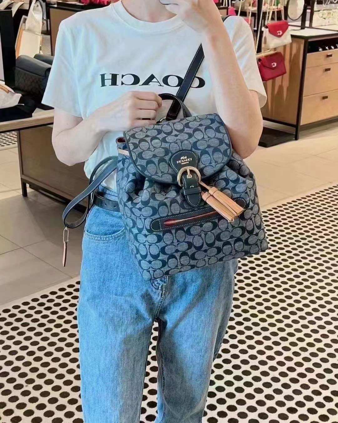 折扣预定💰1450，绝版补货 Coach香布蕾双肩包包包抽