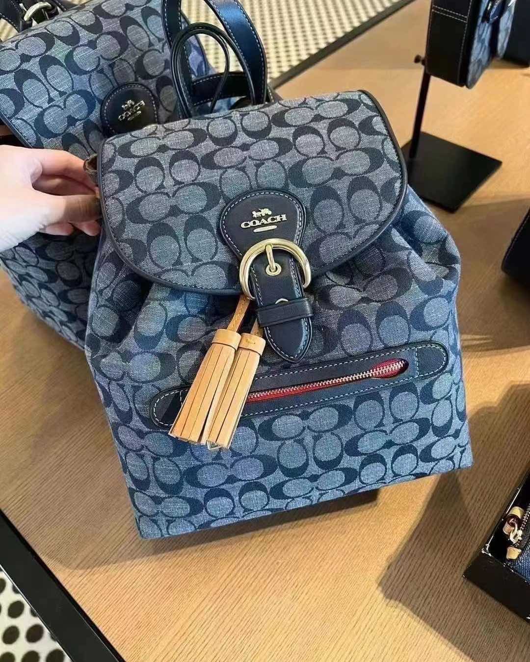 折扣预定💰1450，绝版补货 Coach香布蕾双肩包包包抽