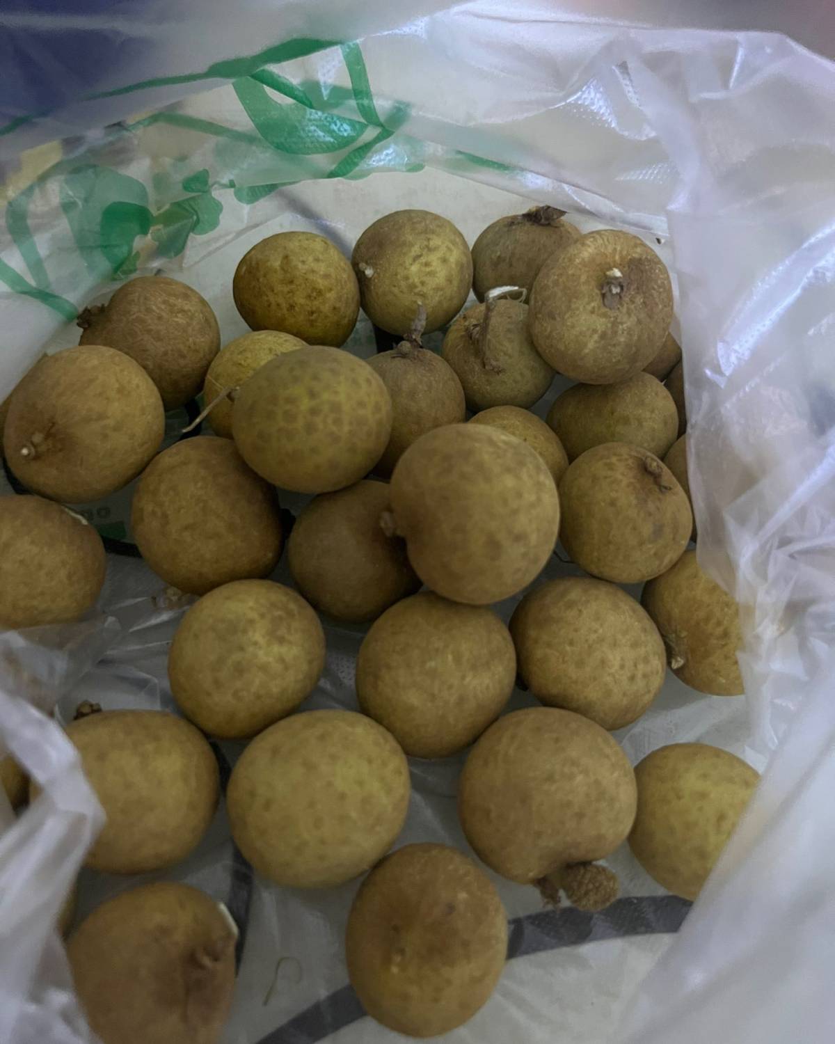 🌸之前在淘宝上买了菠萝菠萝蜜，买了一个整的，剥的我难受都是