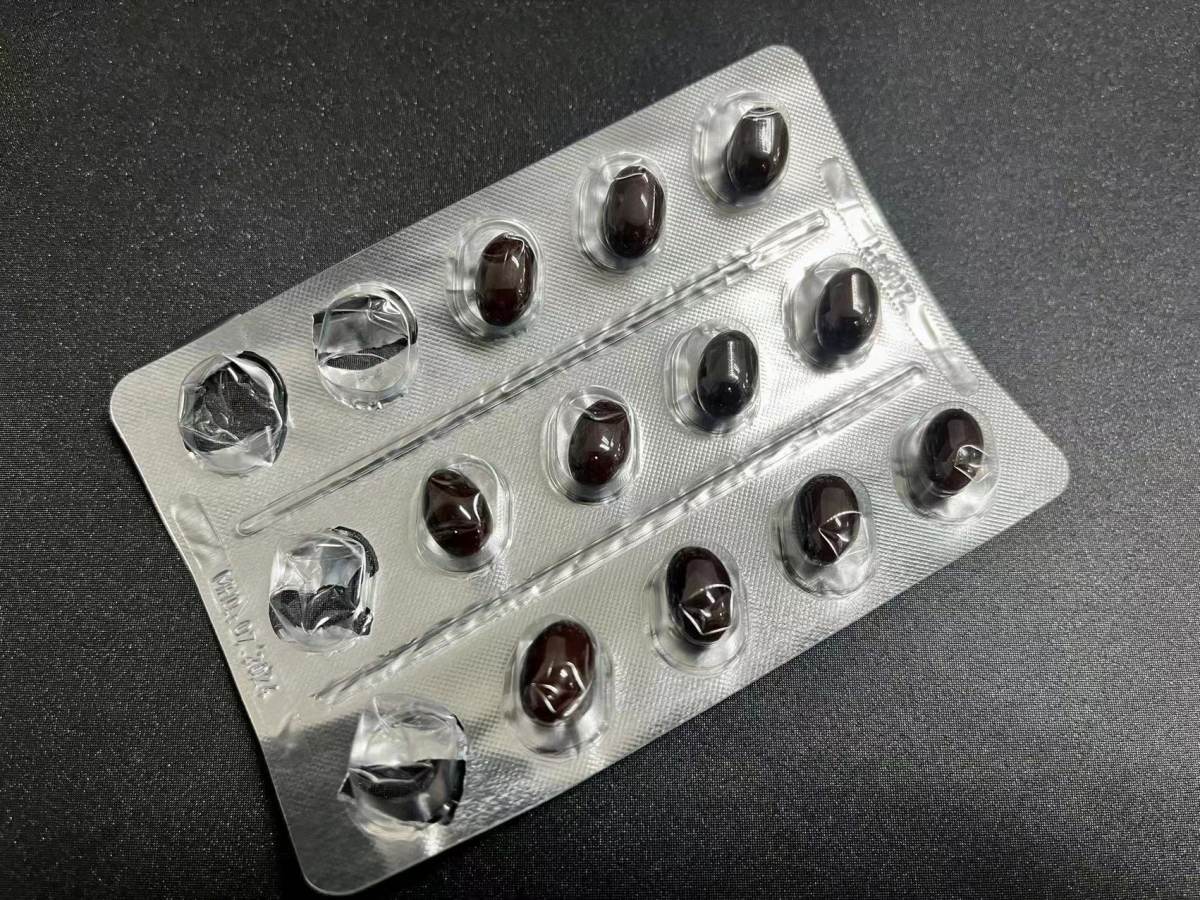 前段时间我表哥让我给他海淘叶黄素，因为他怕在国内买到假货😅