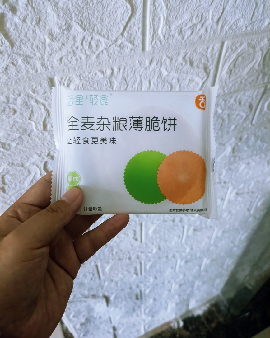 如果跟我一样嘴巴馋想吃饼干面包的姐妹们，我推荐舌里的薄脆饼，