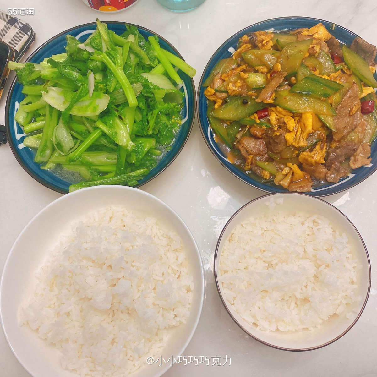 昨天吃了焖锅，今天的晚餐就简单吃吃啦，就着冰箱有的食材做了两