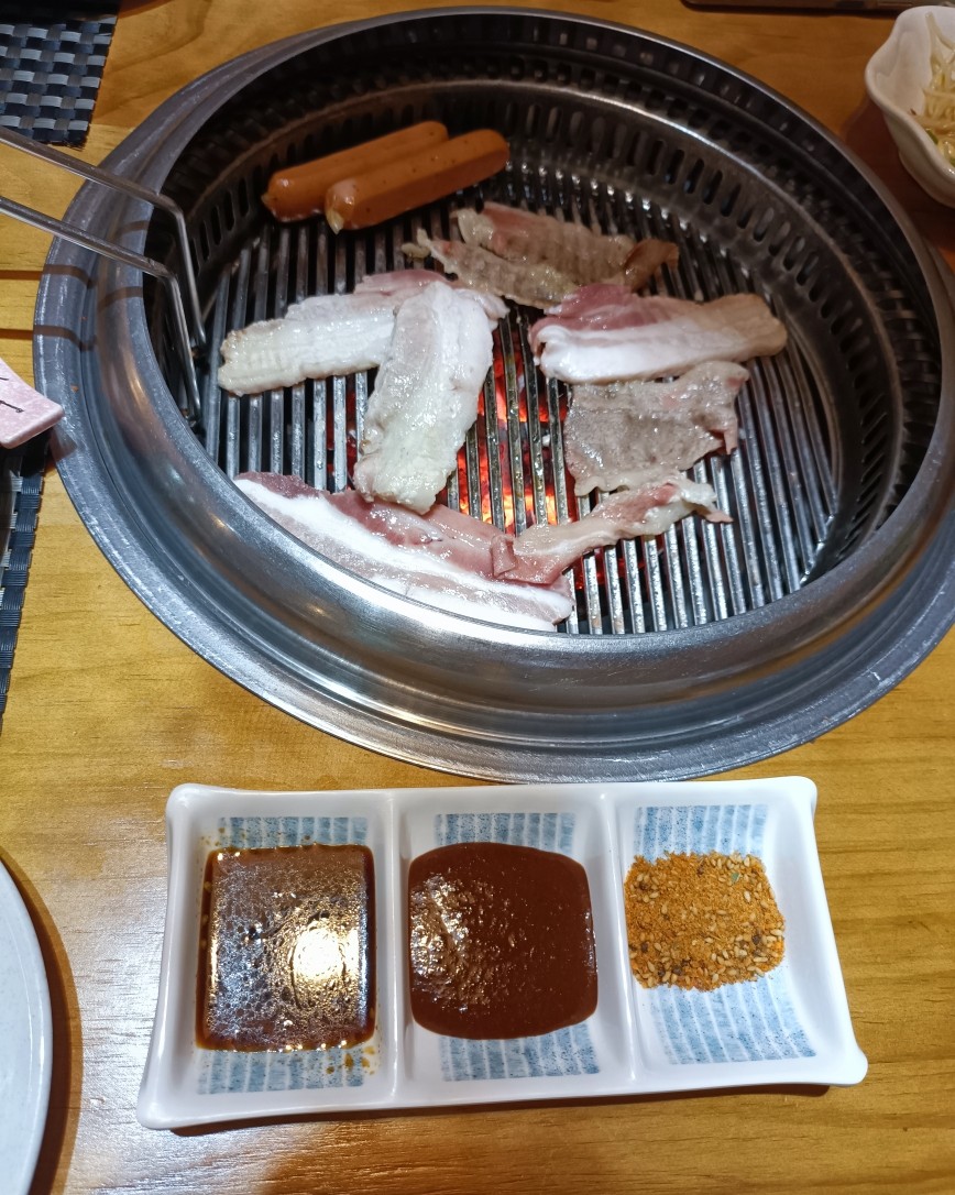 终于搬新家了，搬到大点的房子了，最近一直在附近觅食，终于找到