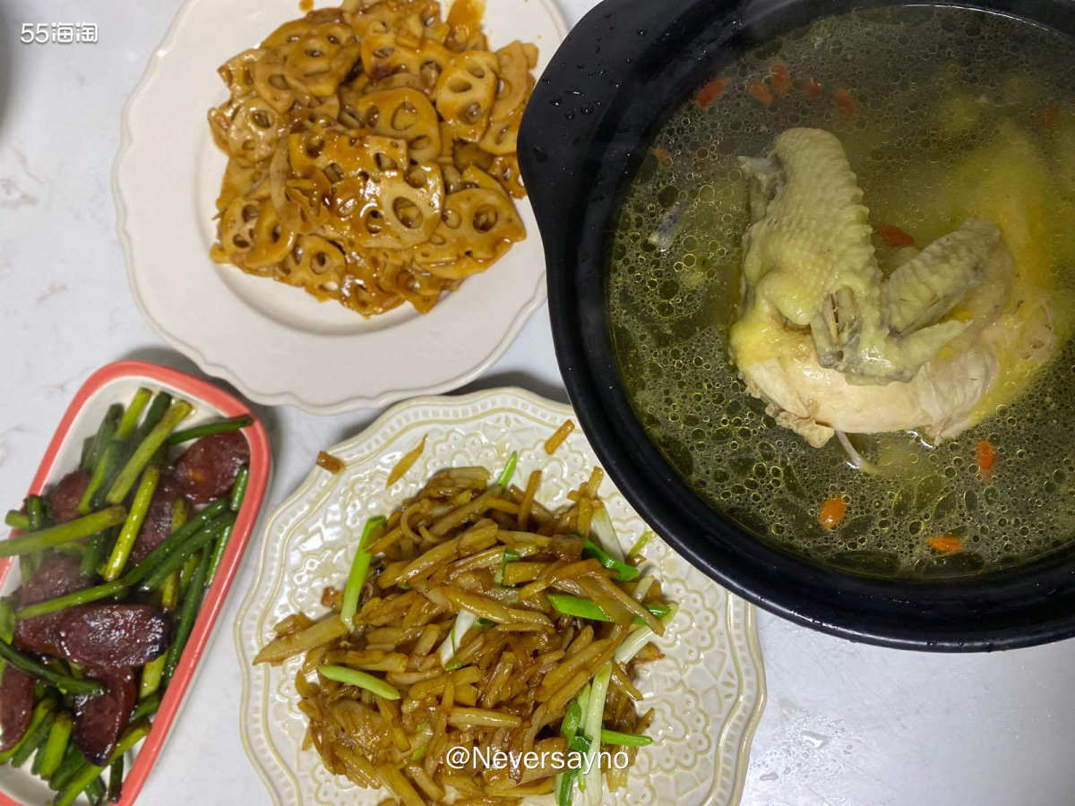 🐔冬天当然需要来一份暖和的鸡汤啦，是滋补的味道  ▪️这几