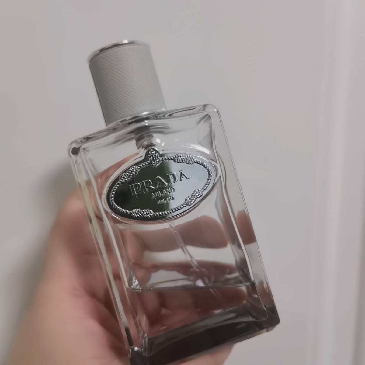 普拉达雪松香水，并没有xx空瓶， 但是这个量对我来说撑不过2