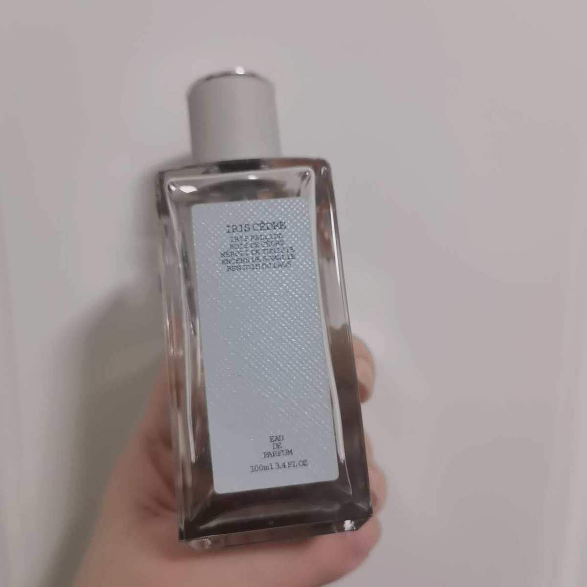 普拉达雪松香水，并没有xx空瓶， 但是这个量对我来说撑不过2