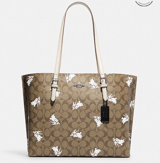 今天上coach中国官网，看到了今年的兔年限定--COACH