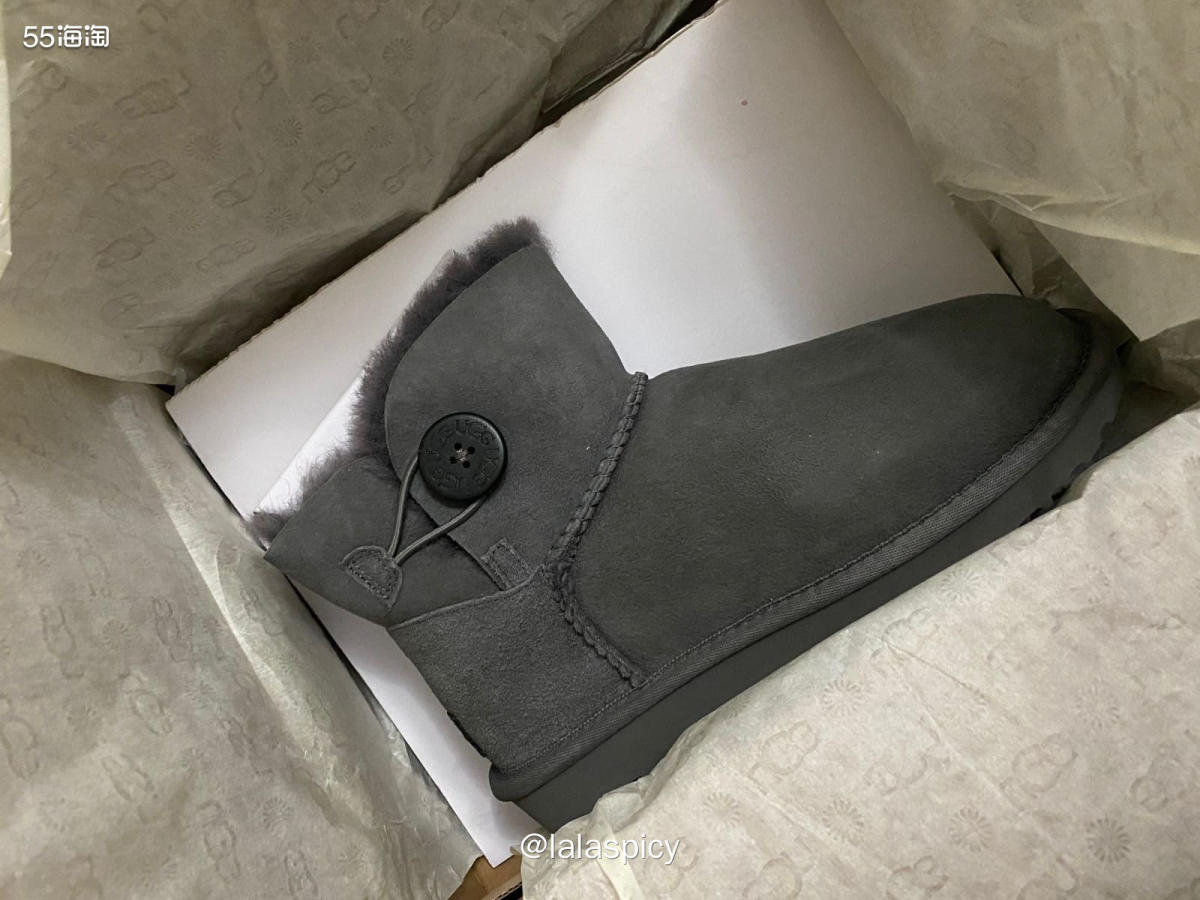 这一单等的太久了 而且两双鞋子被稅了🥹🥹 出库时候忘记分