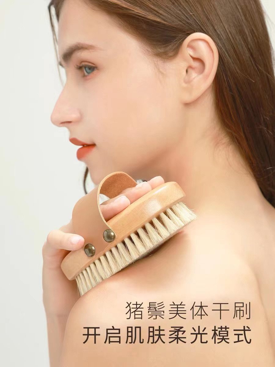 今年很火的干皮护肤方法莫过于，以油养肤。脸上适用，身体肯定也