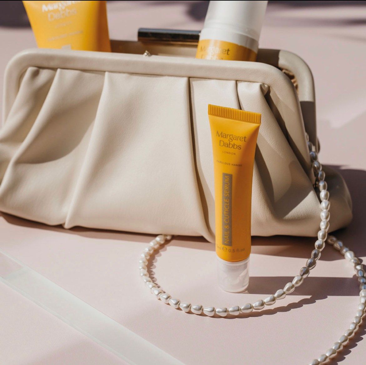 都说手是女孩子们的第二张脸，臭美的我也喜欢去做做美甲💅，但