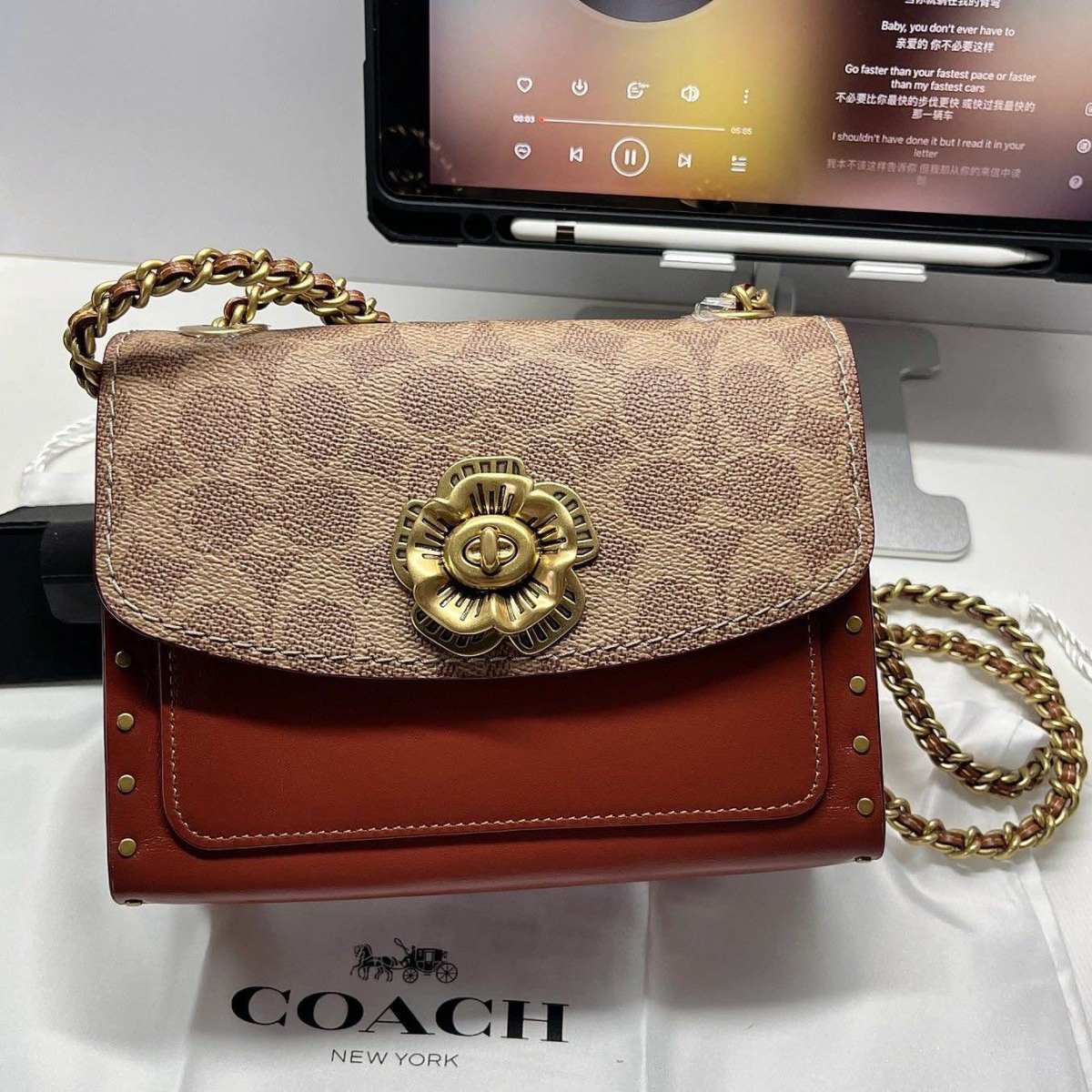 🌸Coach的小号山茶花，实物比照片更好看，五金质地高级，