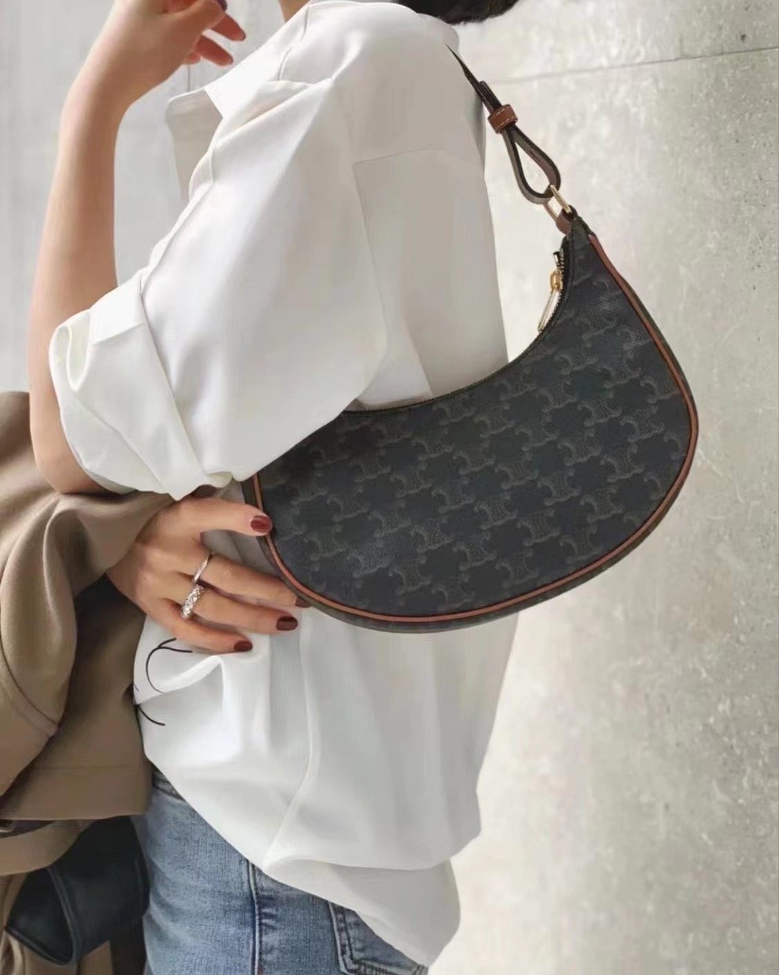 国内现货  Celine 经典黑老花ava 腋下包  好价�