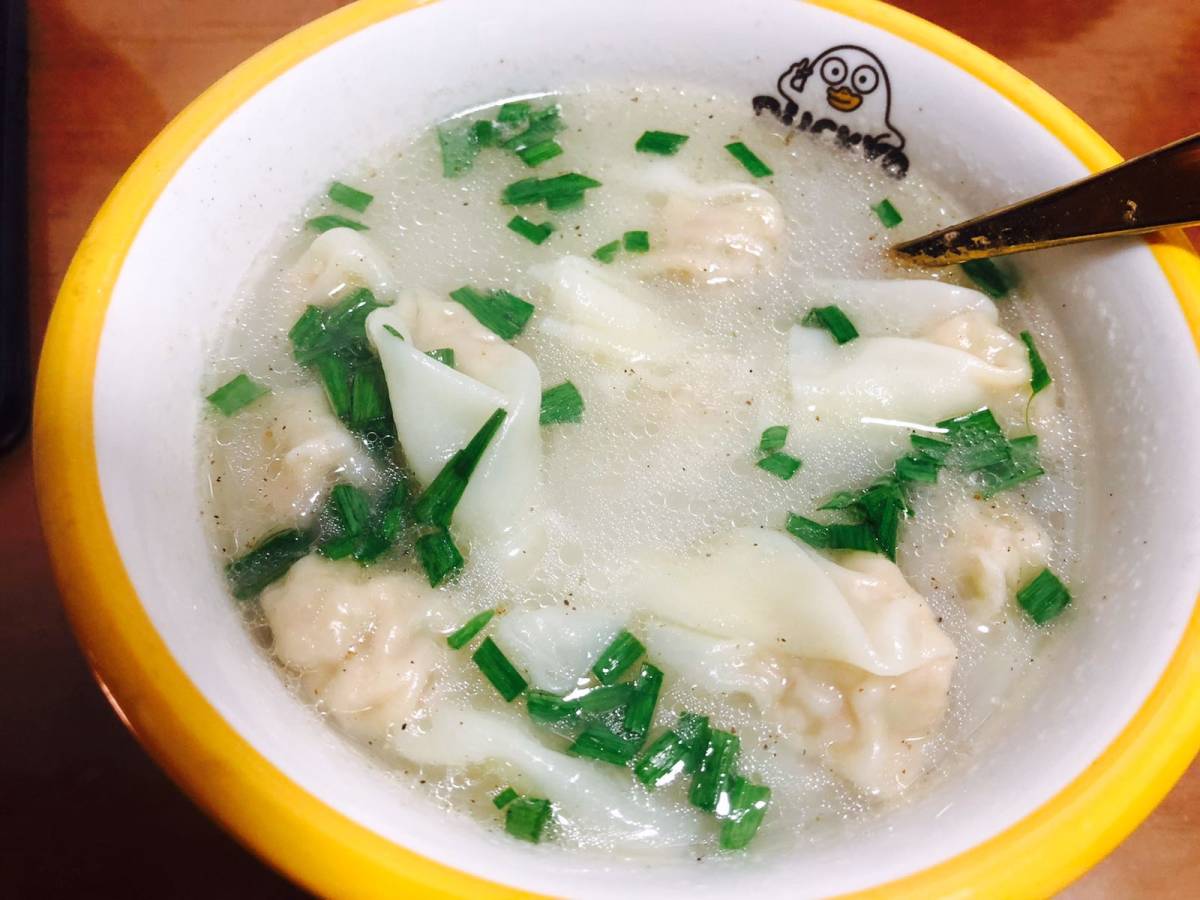 连续几天没啥胃口都是汤汤水水的比较多，今天麻麻买了🐟头煮萝