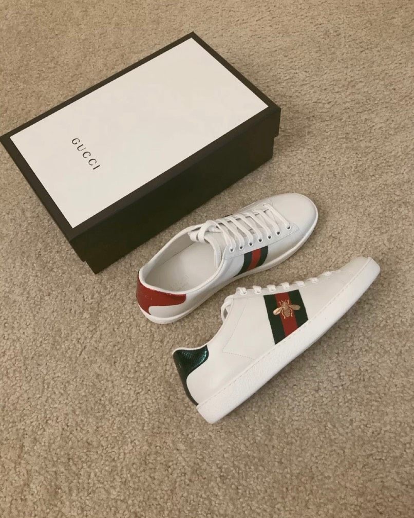 🌟 每个女孩的鞋柜里，小白鞋一定不会缺少，有的女孩甚至拥有